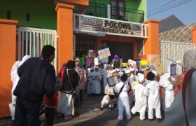 PARA SISWA SEDANG BERSIAP KIRAB SAMBUT MUHARRAM