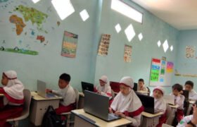 SUASANA UJIAN AKHIR KELAS 6